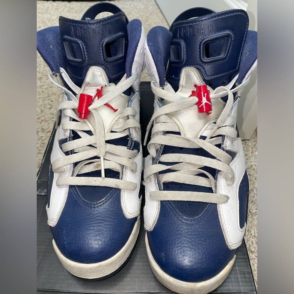 Men Jordan 6 size 8.5